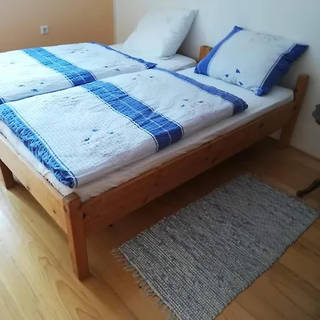 Hisa Gace * Komarna Vas